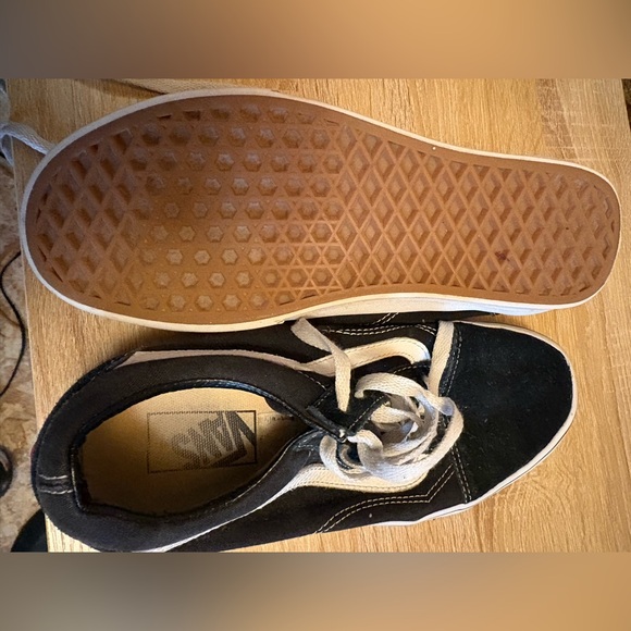 **VINTAGE” RED TAG Vans Men's Black and White Sneakers Skateboarding shoes - Picture 12 of 12